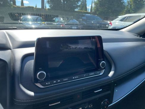 Used 2025 Nissan Rogue SV image 25