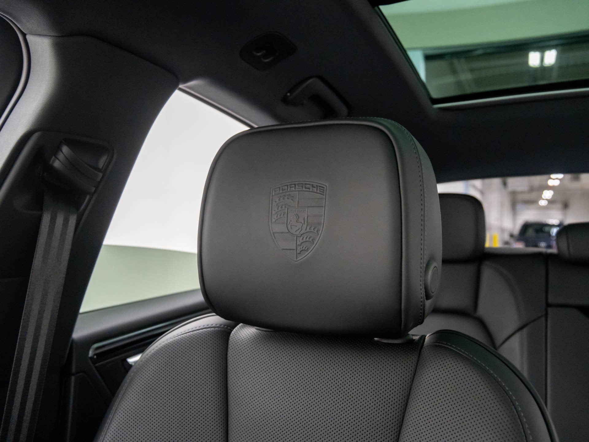 Used 2026 Porsche Macan AWD/4WD image 28