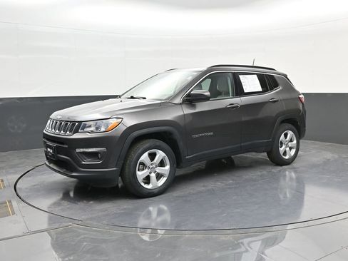 Used 2021 Jeep Compass Latitude w/ Sun and Sound Group AWD/4WD image 4