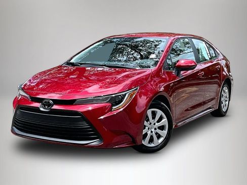 Used 2025 Toyota Corolla LE FWD image 1