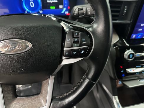 Used 2022 Ford Explorer Platinum w/ Class IV Trailer Tow Package AWD/4WD image 15