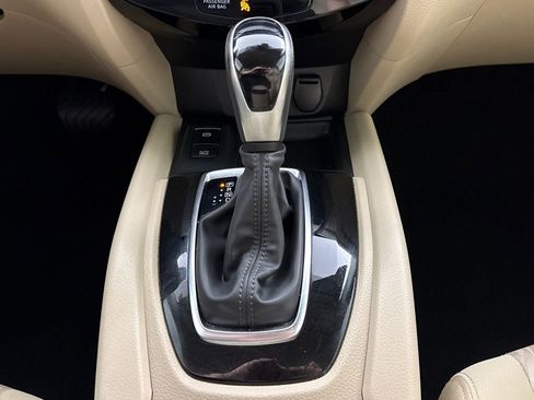 Used 2020 Nissan Rogue SV w/ Premium Package FWD image 19