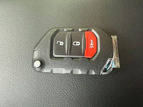 New 2025 Jeep Gladiator Sport image 30