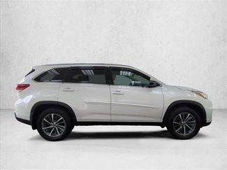 Used 2019 Toyota Highlander XLE AWD/4WD video 4