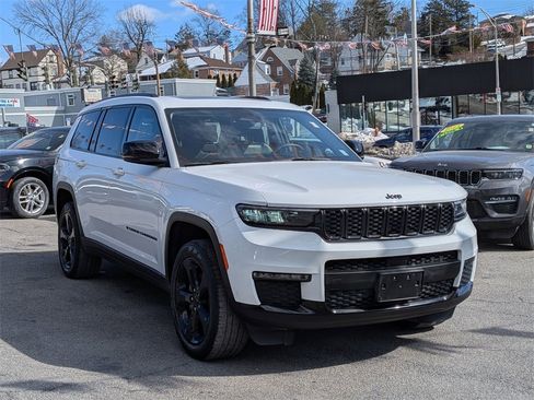 Used 2023 Jeep Grand Cherokee L Limited w/ Black Appearance Package image 4