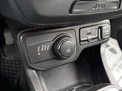 Used 2019 Jeep Renegade Sport AWD/4WD image 32