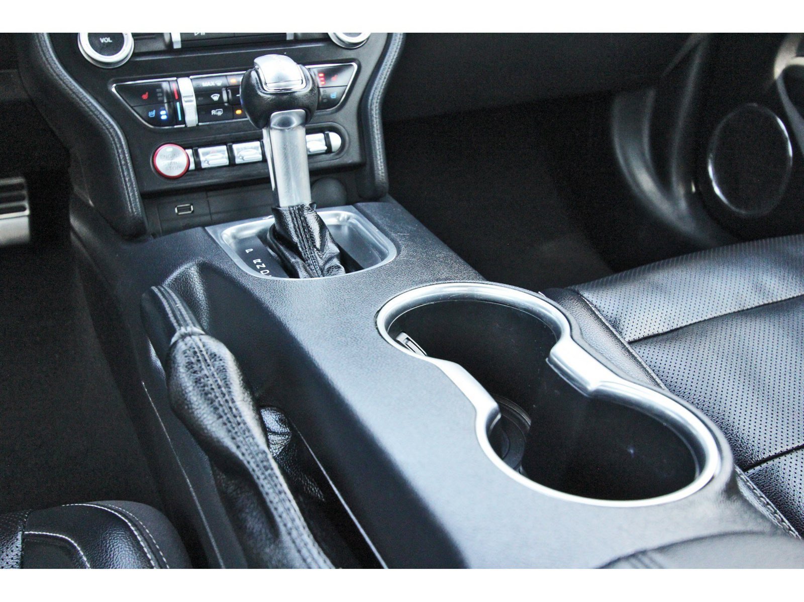 Used 2021 Ford Mustang Premium RWD image 31