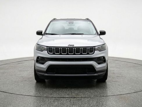 Used 2025 Jeep Compass Limited AWD/4WD image 2