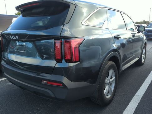 Used 2023 Kia Sorento LX image 10