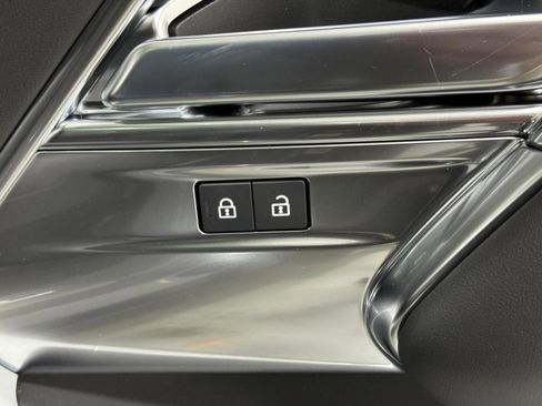 New 2026 Land Rover Range Rover Long Wheelbase SE image 22