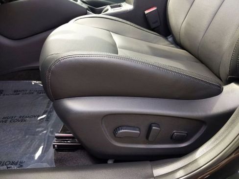 Used 2017 Nissan Rogue SL w/ SL Premium Package image 16