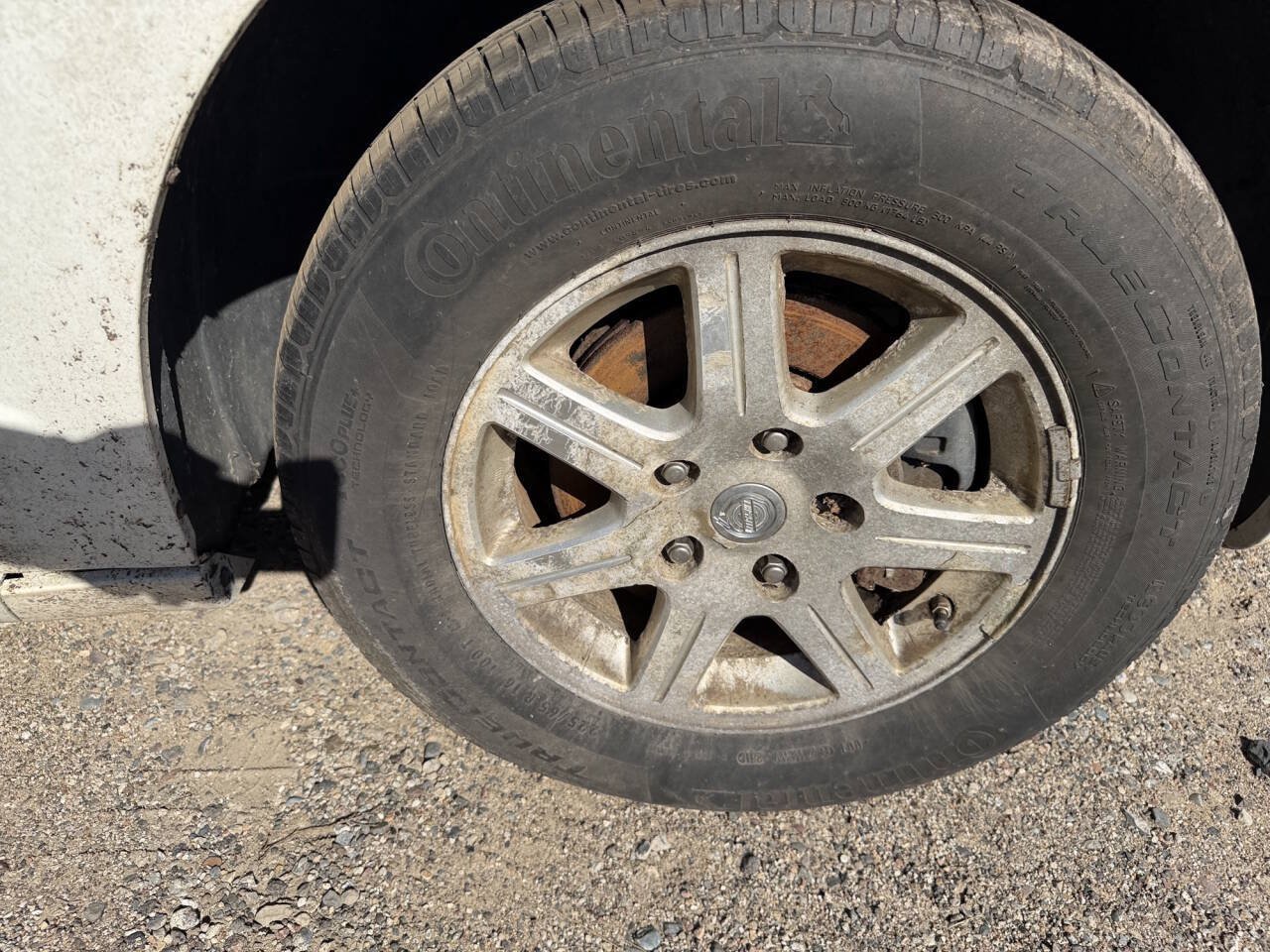 Used 2009 Chrysler Town & Country Touring FWD image 12
