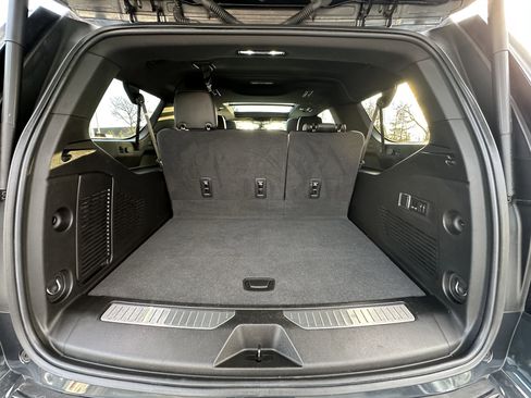 Used 2022 Chevrolet Suburban RST w/ Luxury Package image 12