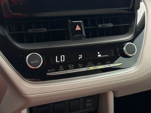 Certified 2025 Toyota Corolla Cross LE FWD image 20