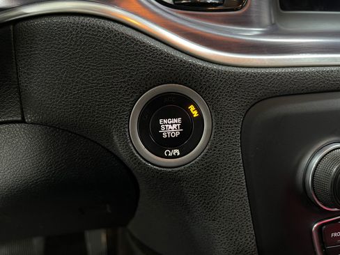Used 2018 Dodge Charger SXT w/ Blacktop Package RWD image 18