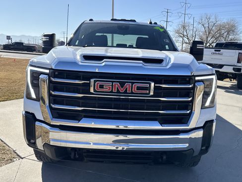 Used 2024 GMC Sierra 2500 SLE w/ SLE Value Package; image 8