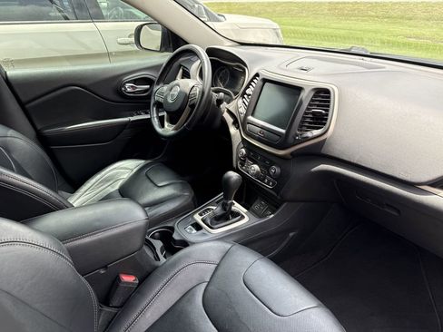 Used 2016 Jeep Cherokee Limited w/ Luxury Group FWD image 12
