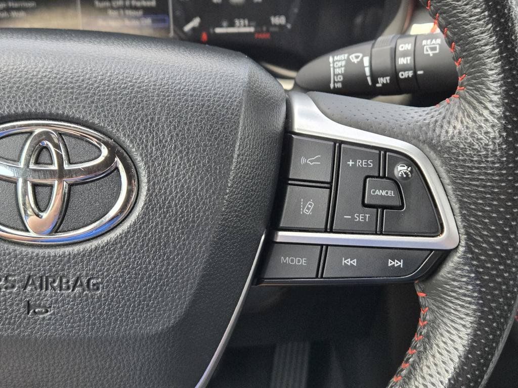Used 2025 Toyota Sienna XSE w/ XSE Premium Package FWD image 26