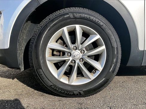 Used 2018 Kia Sorento LX image 10