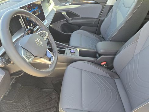 New 2026 Volkswagen Tiguan SE image 10