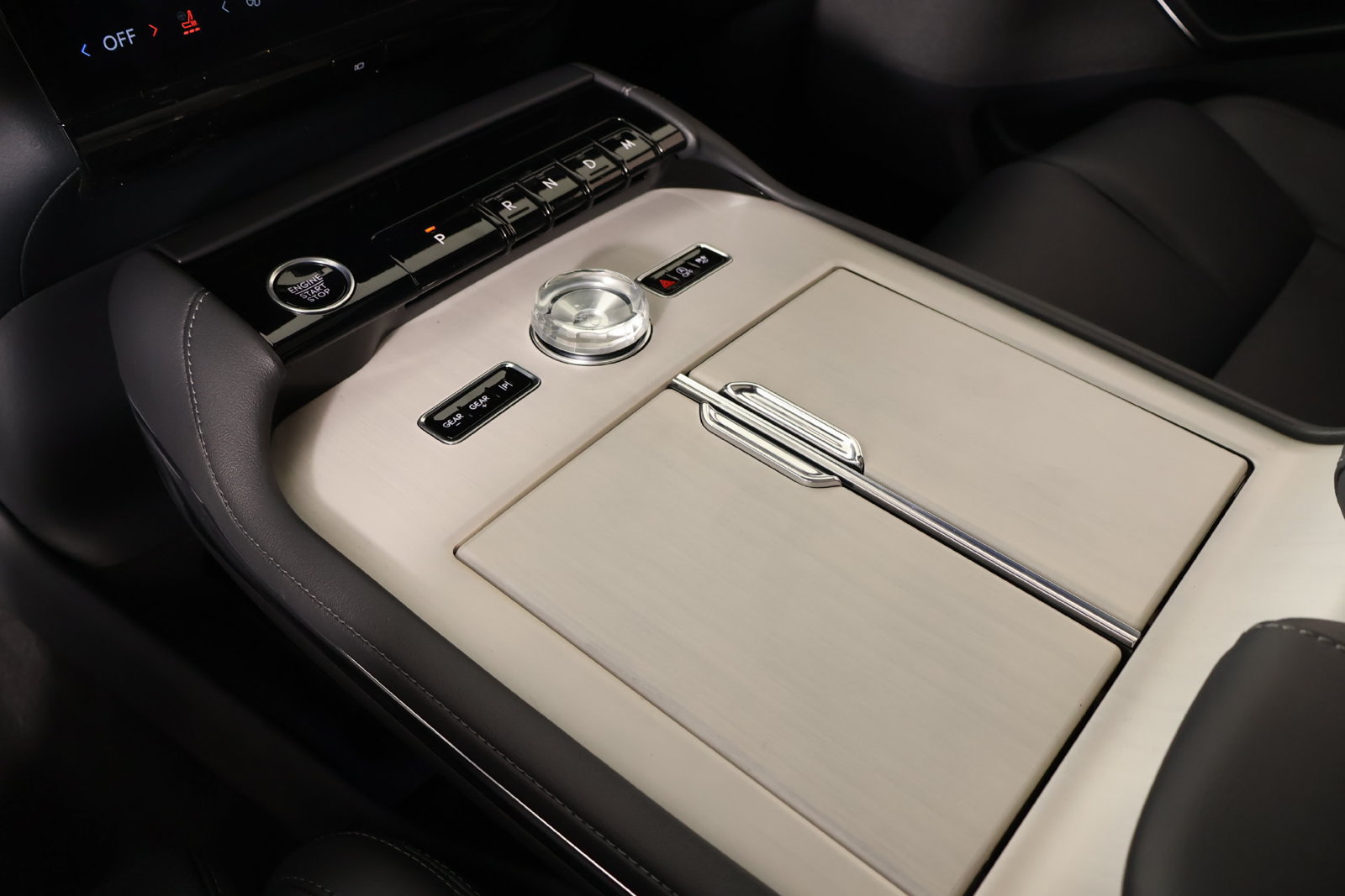 New 2026 Lincoln Navigator Reserve w/ Jet Appearance Package AWD/4WD image 9