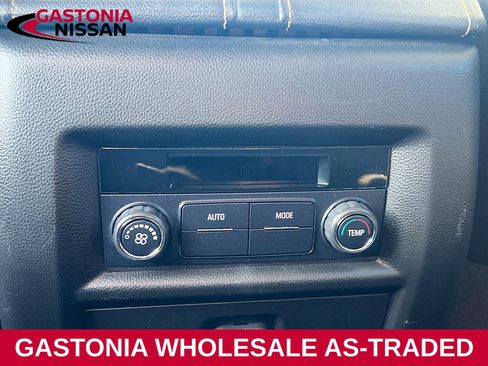 Used 2021 Chevrolet Traverse LT image 25