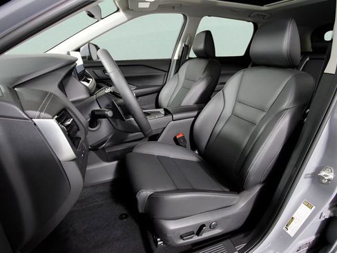 Used 2025 Nissan Rogue SL w/ SL Premium Package image 13