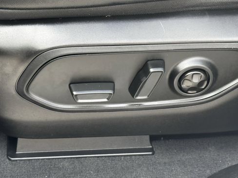 Used 2023 Jeep Grand Cherokee Limited w/ Black Appearance Package image 29