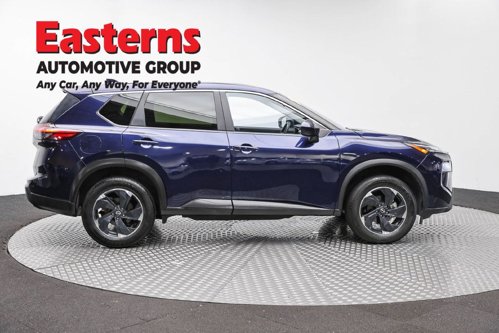 Used 2025 Nissan Rogue SV AWD/4WD image 6