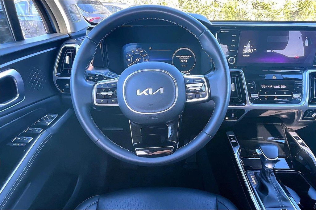 Used 2023 Kia Sorento SX AWD/4WD image 7