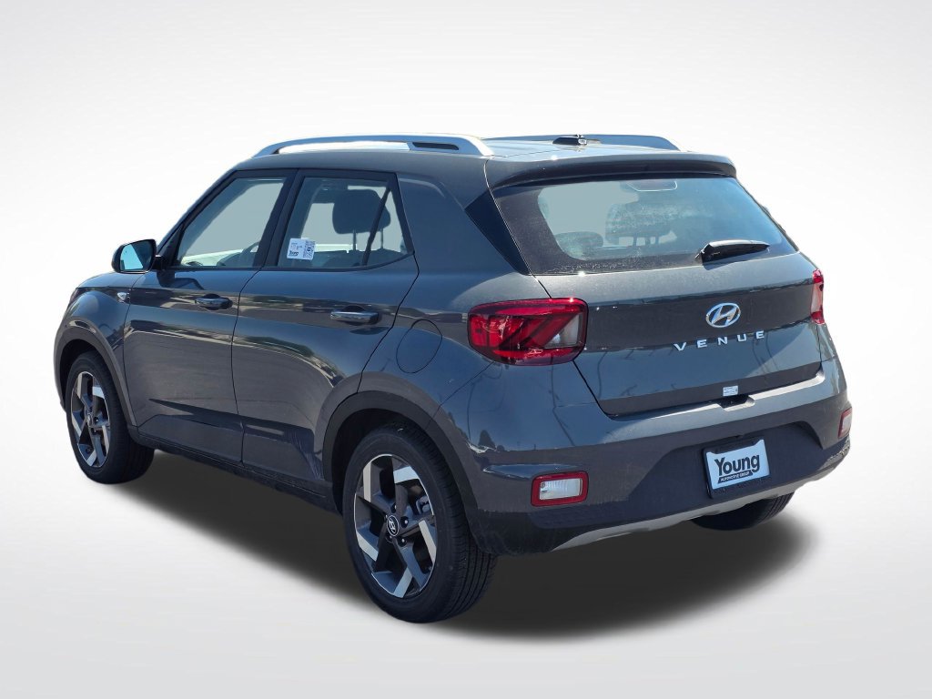 Used 2026 Hyundai Venue SEL FWD image 5