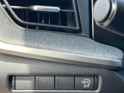 Certified 2025 Nissan Kicks SV image 28