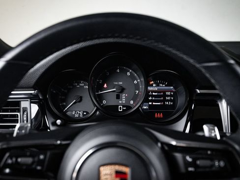 Certified 2023 Porsche Macan AWD/4WD image 15