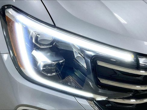 Used 2025 Volkswagen Atlas SE image 27