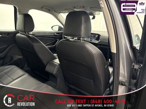 Used 2024 Volkswagen Jetta SE FWD image 43