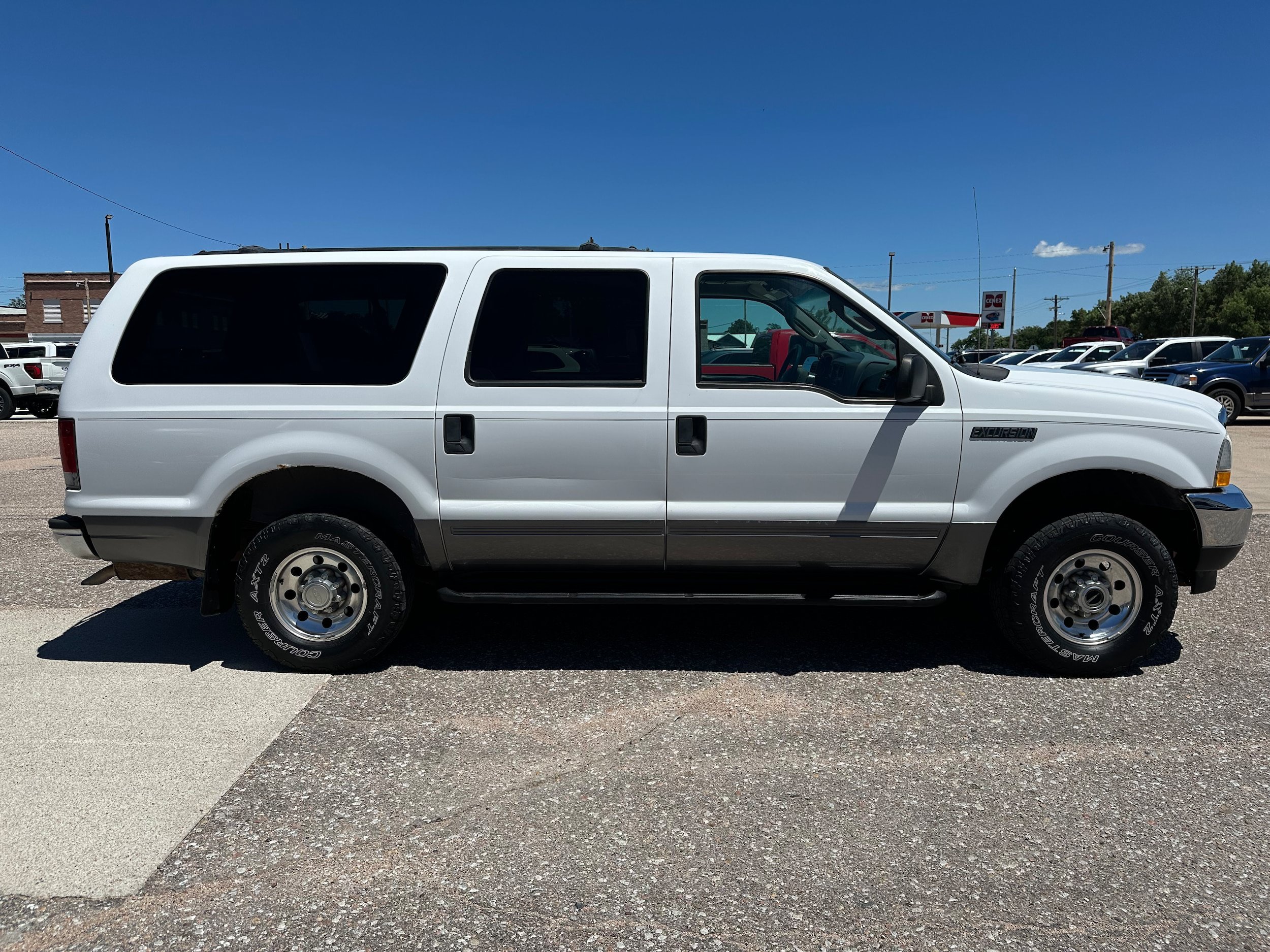 Used 2004 Ford Excursion XLT AWD/4WD image 7