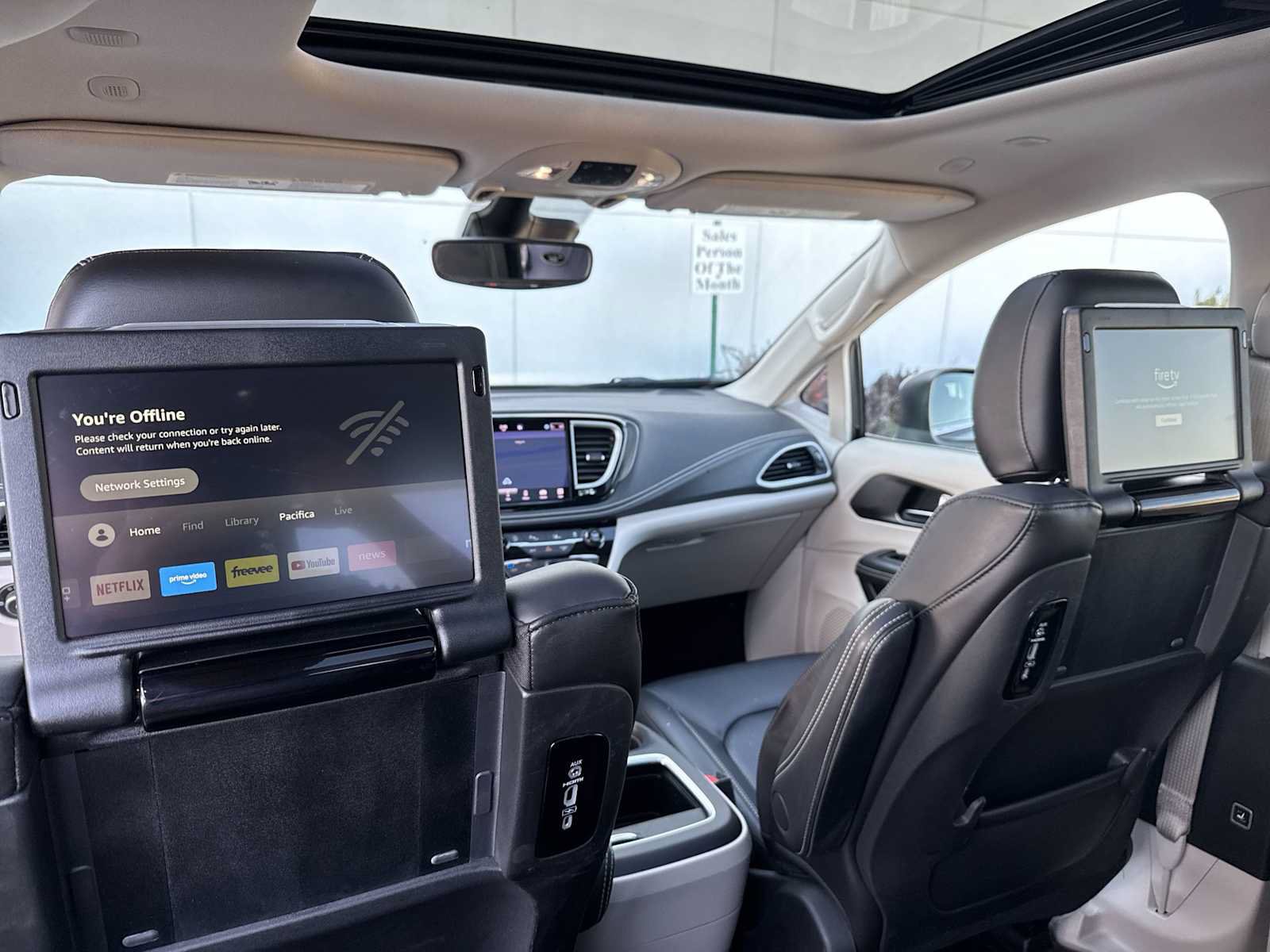 Used 2023 Chrysler Pacifica Touring-L w/ Uconnect Theater Family Group FWD image 34