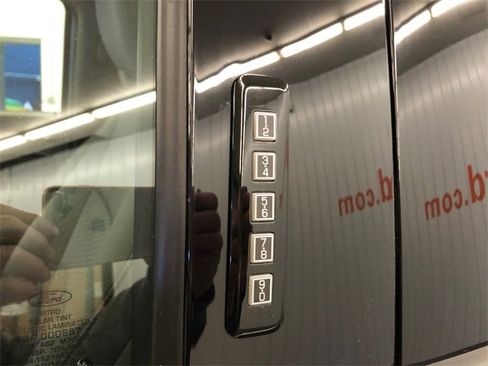 Used 2022 Ford F250 XLT w/ Black Appearance Package image 13