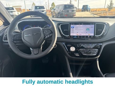 New 2026 Chrysler Pacifica Limited image 10