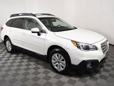 Used 2017 Subaru Outback 2.5i Premium image 8