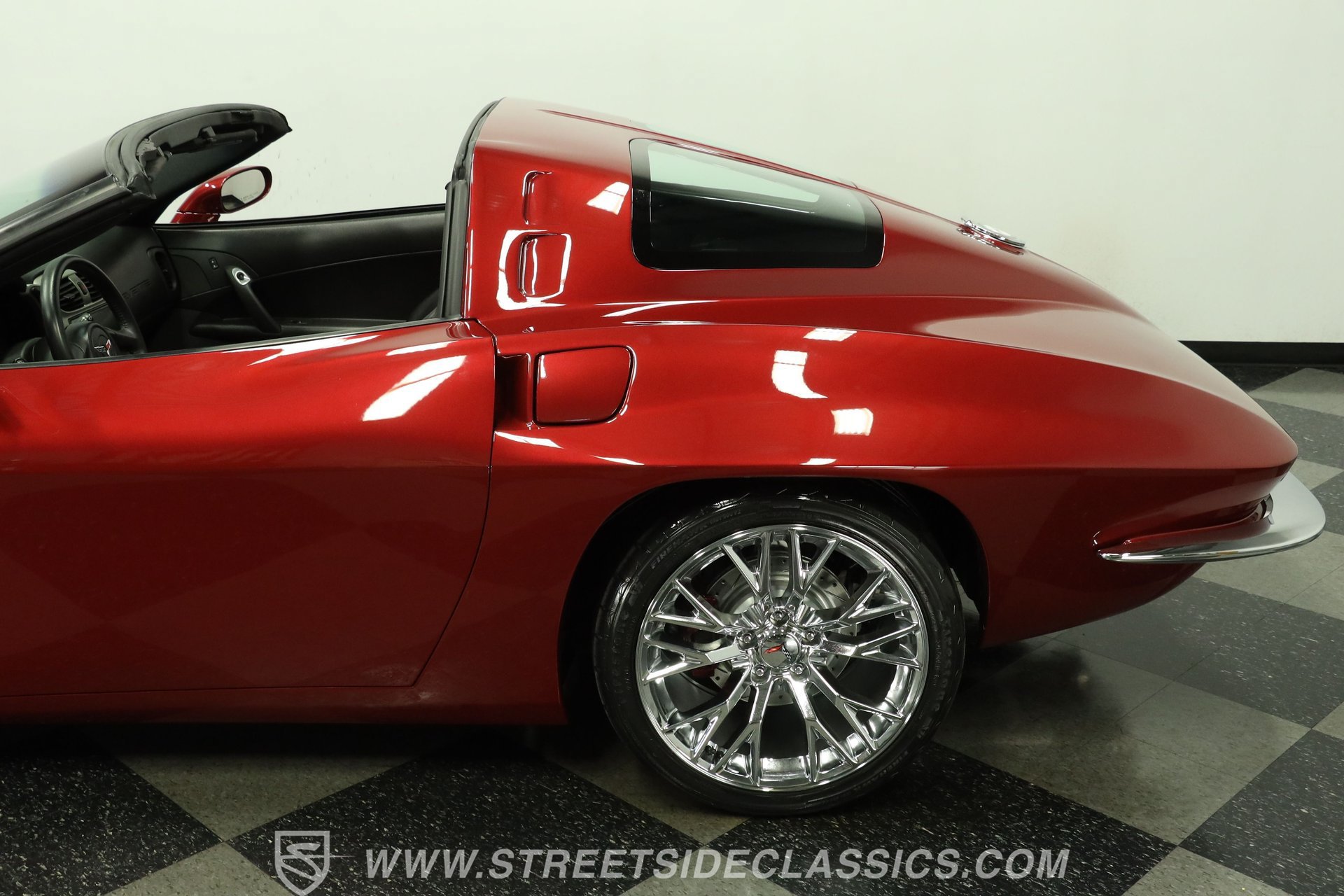 Used 2005 Chevrolet Corvette Coupe w/ Preferred Equipment Group RWD image 24
