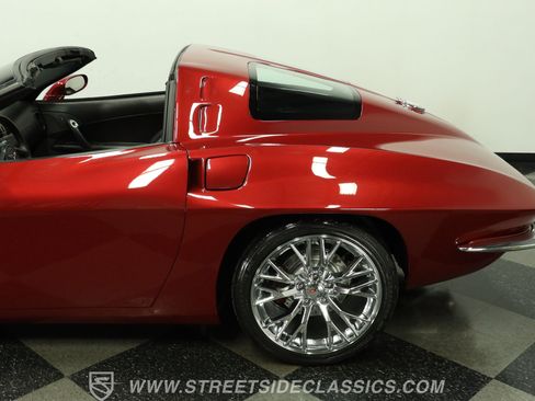 Used 2005 Chevrolet Corvette Coupe w/ Preferred Equipment Group RWD image 24
