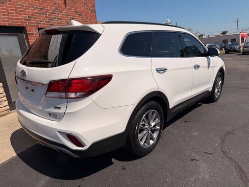 Used 2017 Hyundai Santa Fe SE AWD/4WD image 6