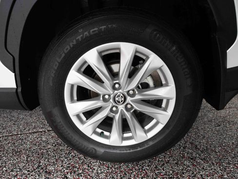Used 2026 Toyota Corolla Cross LE AWD/4WD image 29