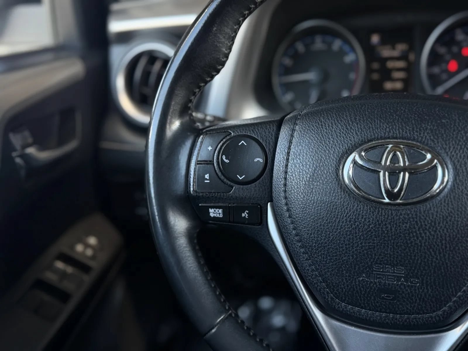 Used 2018 Toyota RAV4 XLE AWD/4WD image 22