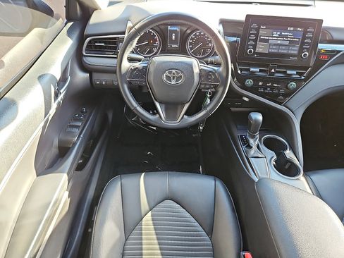 Used 2021 Toyota Camry SE image 11