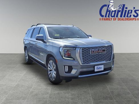 Used 2023 GMC Yukon XL Denali w/ Denali Reserve Package AWD/4WD image 3