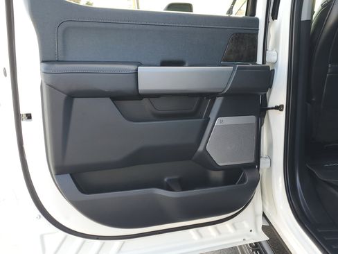 Used 2024 Ford F250 Lariat w/ Black Appearance Package image 10