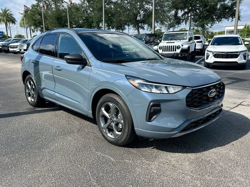 Used 2023 Ford Escape ST-Line w/ Tech Pack #1 AWD/4WD image 3