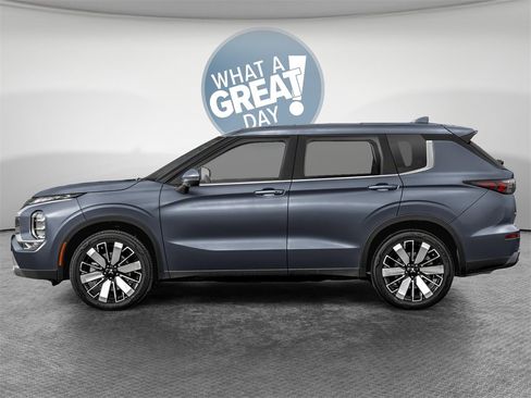 New 2025 Mitsubishi Outlander SE image 3